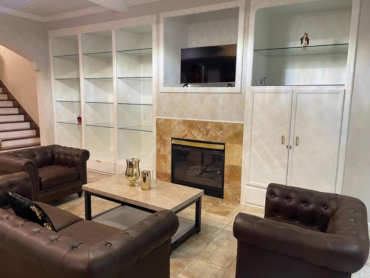 Insperit Home At Galleria With Heated Pool Spa ヒューストン エクステリア 写真