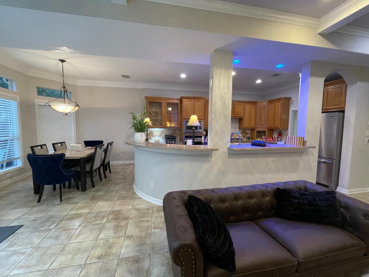 Insperit Home At Galleria With Heated Pool Spa ヒューストン エクステリア 写真