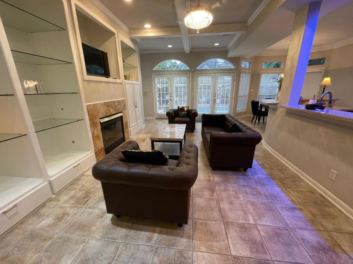 Insperit Home At Galleria With Heated Pool Spa ヒューストン エクステリア 写真
