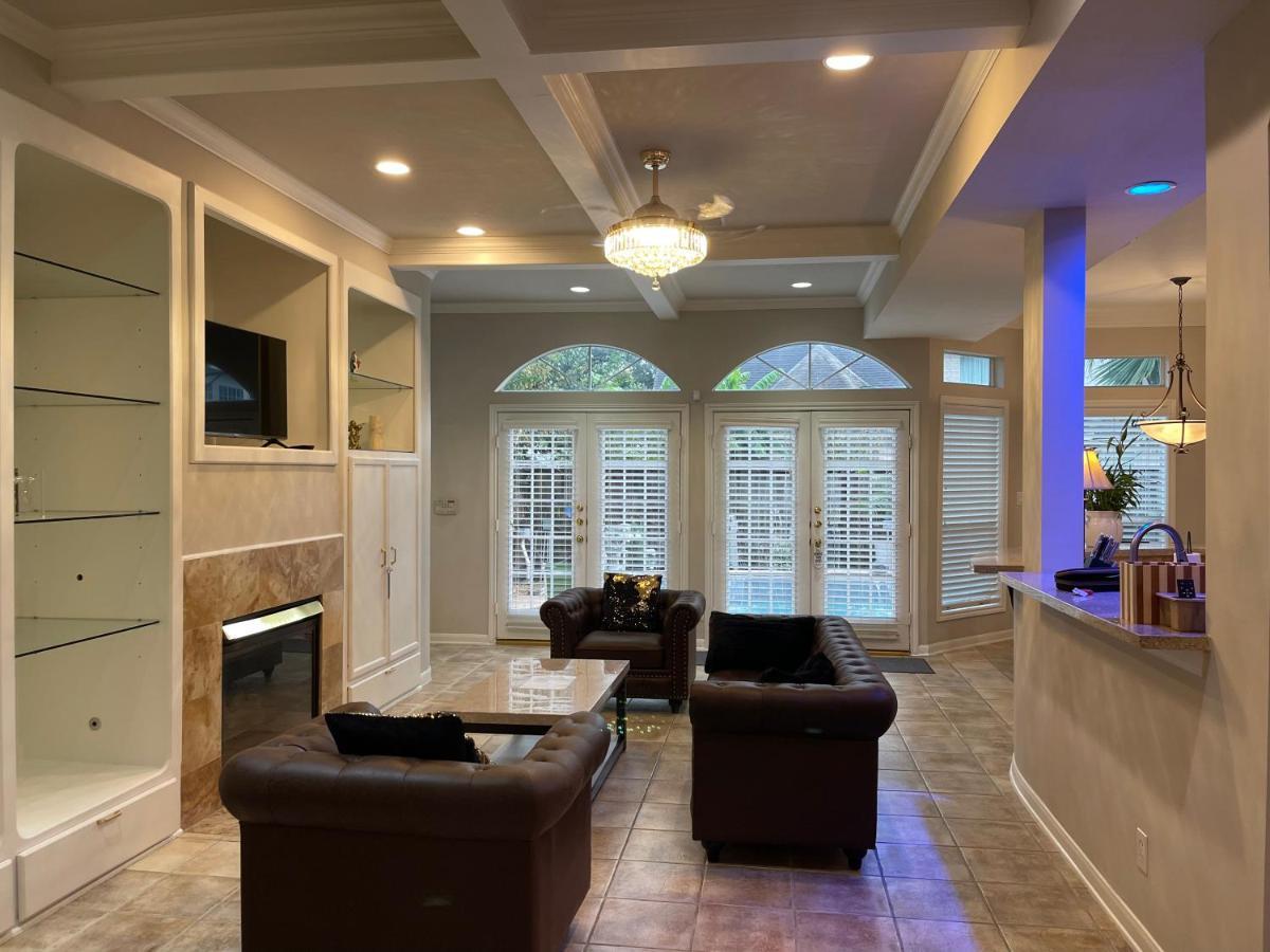 Insperit Home At Galleria With Heated Pool Spa ヒューストン エクステリア 写真