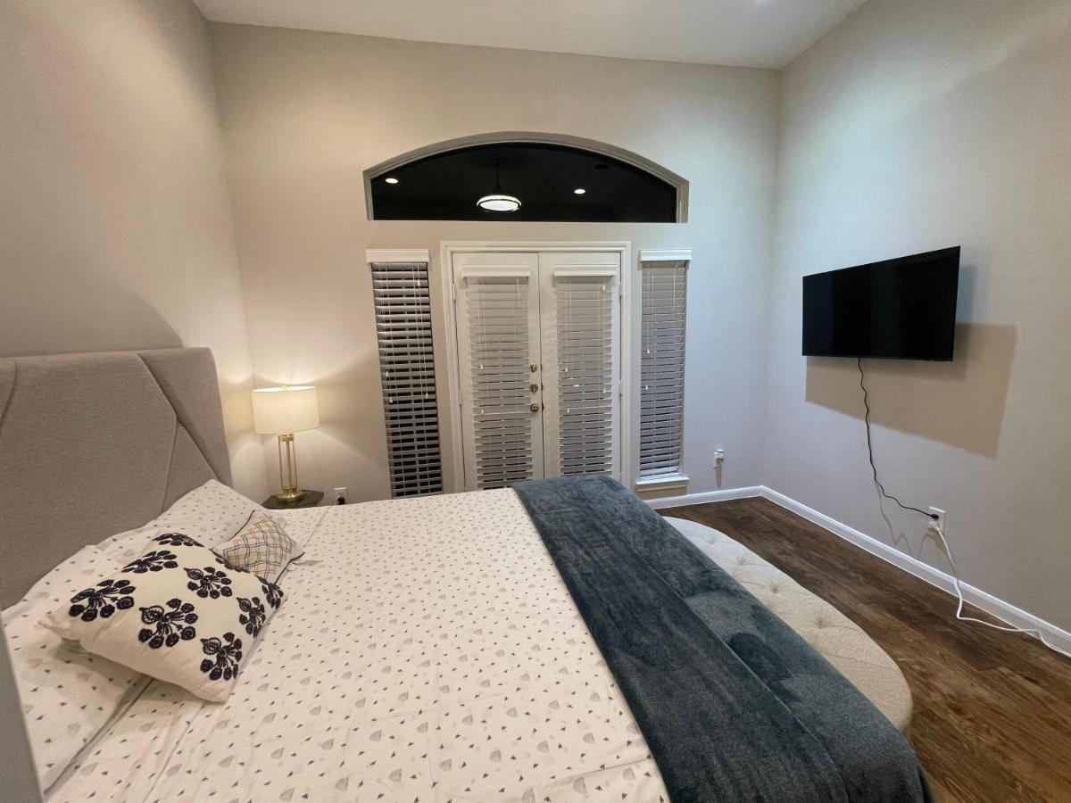 Insperit Home At Galleria With Heated Pool Spa ヒューストン エクステリア 写真