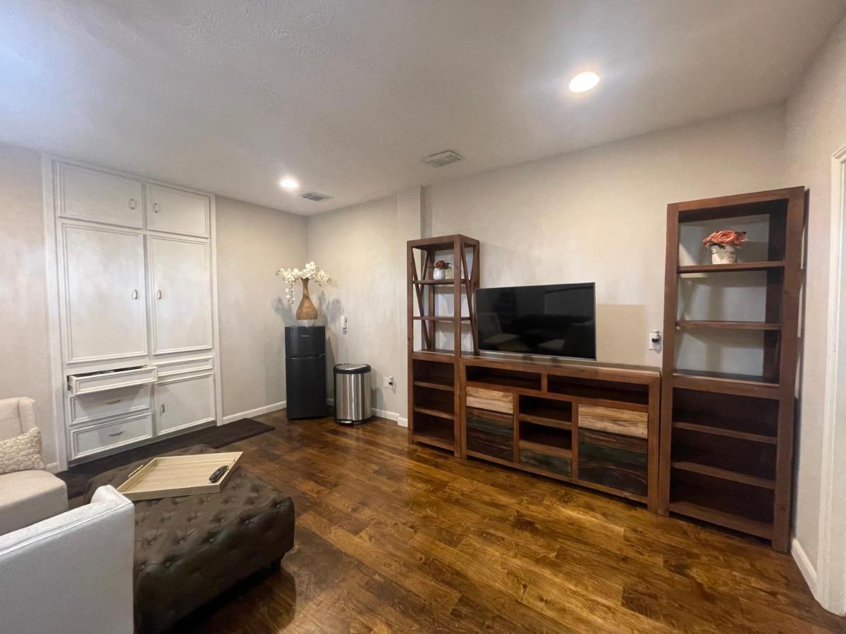 Insperit Home At Galleria With Heated Pool Spa ヒューストン エクステリア 写真