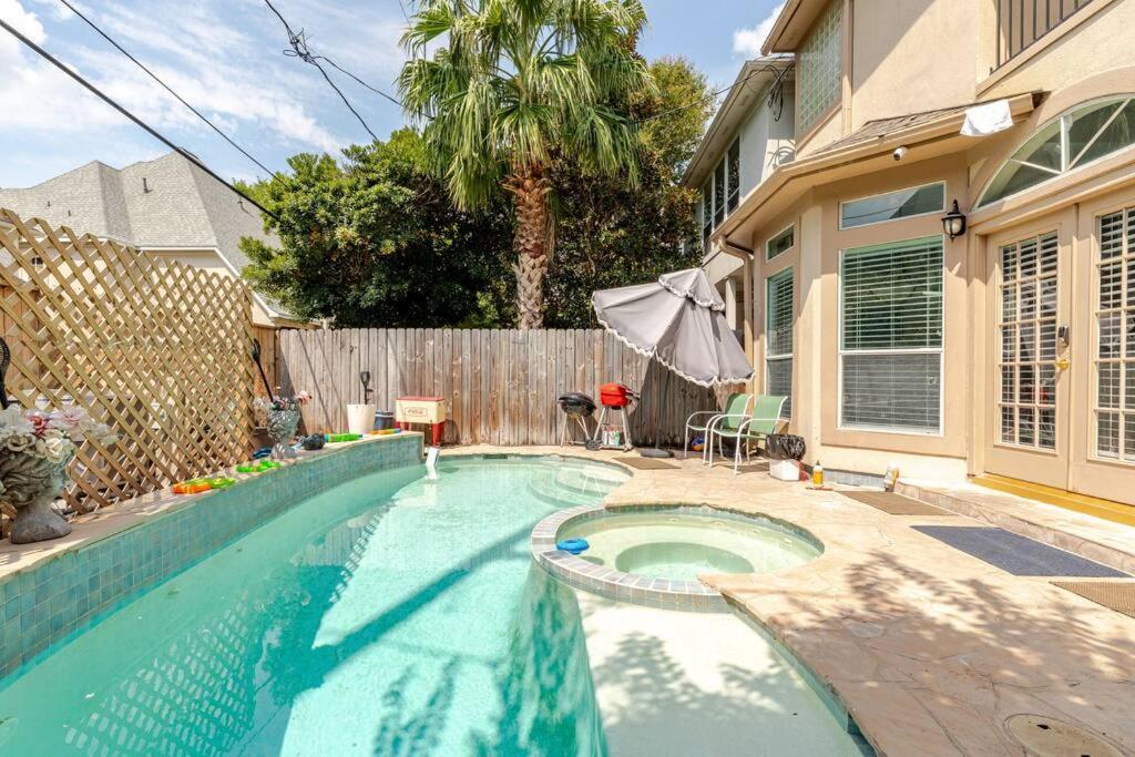 Insperit Home At Galleria With Heated Pool Spa ヒューストン エクステリア 写真