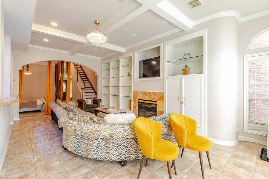 Insperit Home At Galleria With Heated Pool Spa ヒューストン エクステリア 写真
