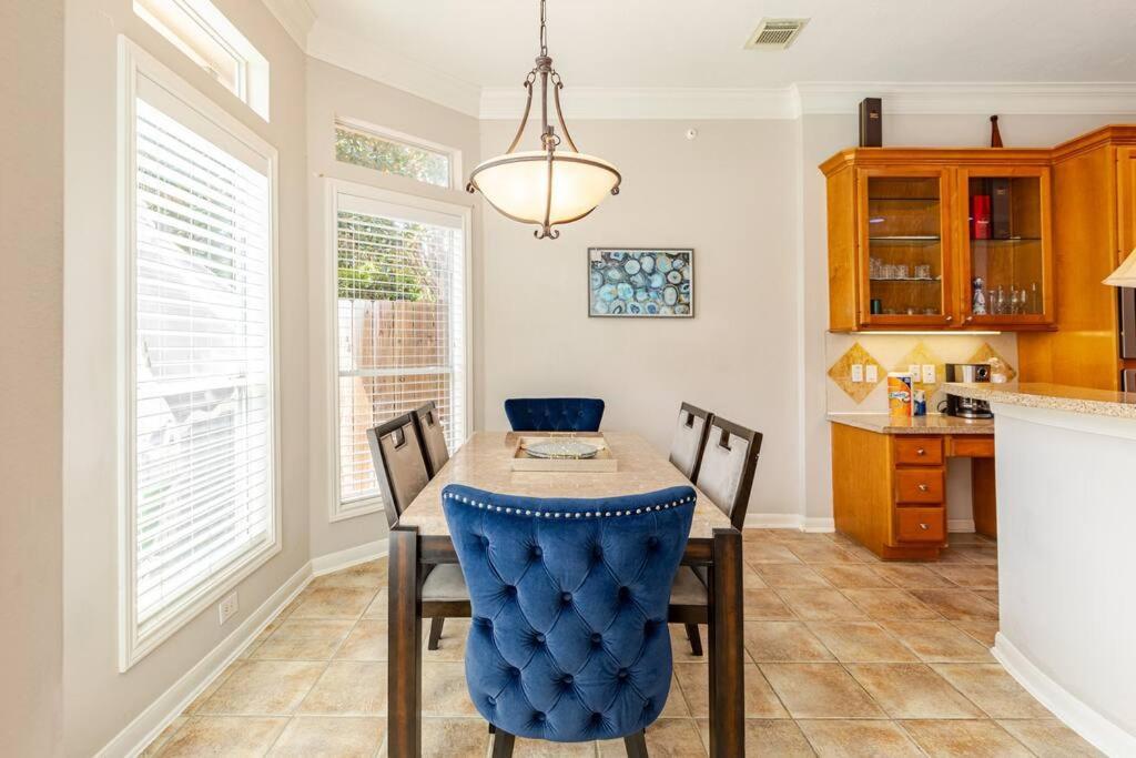 Insperit Home At Galleria With Heated Pool Spa ヒューストン エクステリア 写真