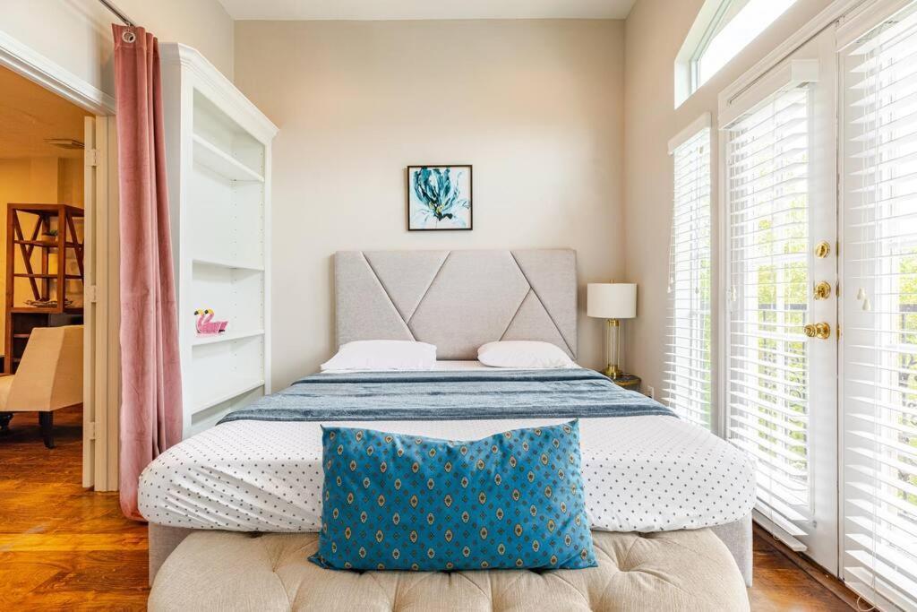 Insperit Home At Galleria With Heated Pool Spa ヒューストン エクステリア 写真