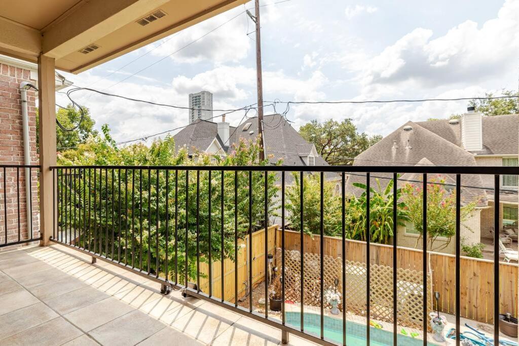 Insperit Home At Galleria With Heated Pool Spa ヒューストン エクステリア 写真
